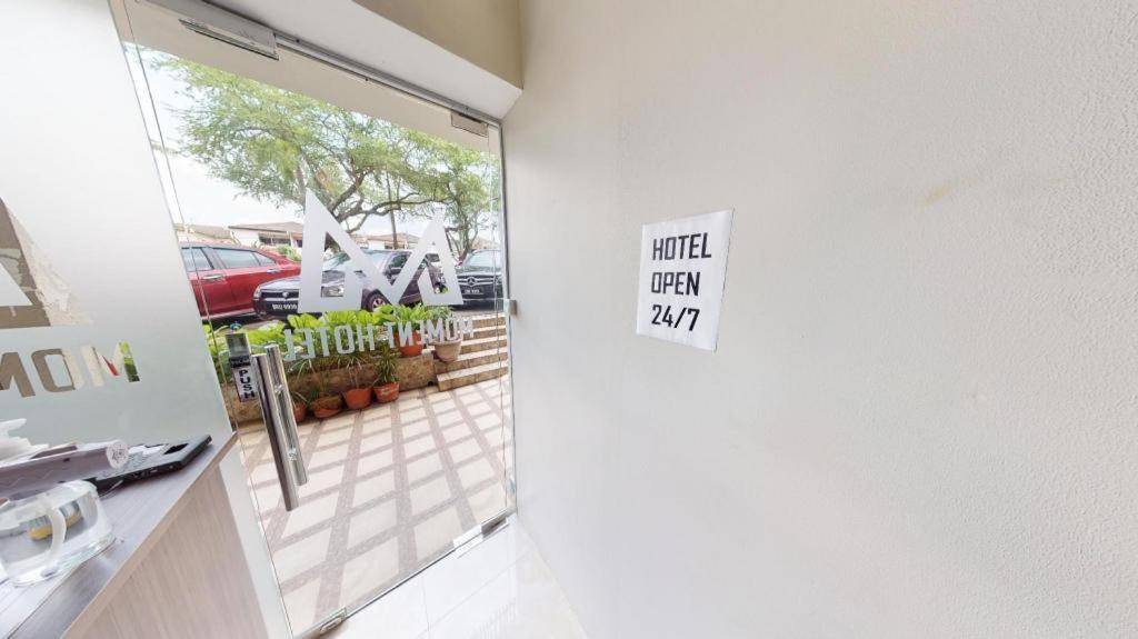 Moment Hotel Petaling Jaya Exterior foto